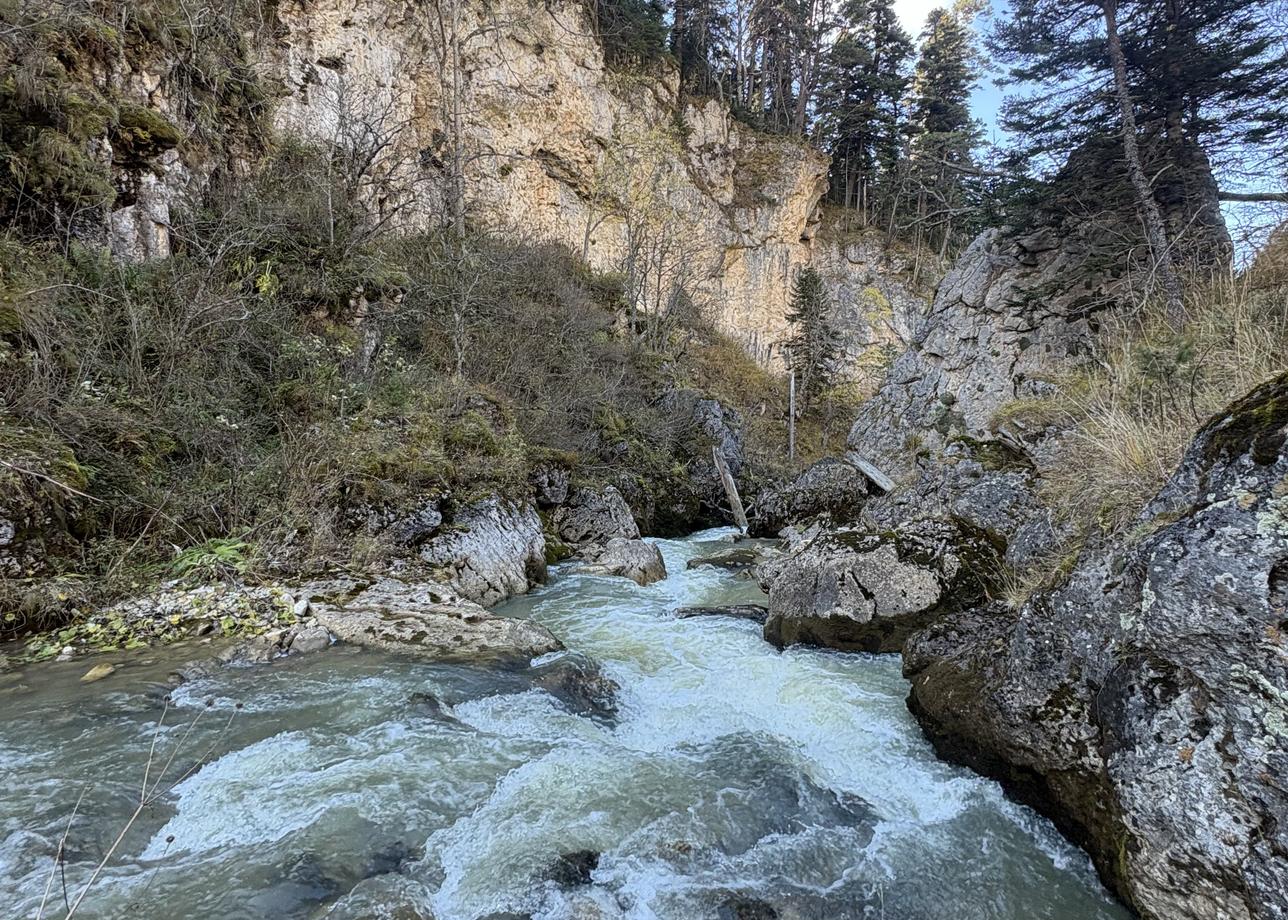 Потрясающие впечатления! Адыгея осенью просто волшебная! Виды с высоты непередаваемые! Было все и веселье, и нагрузка