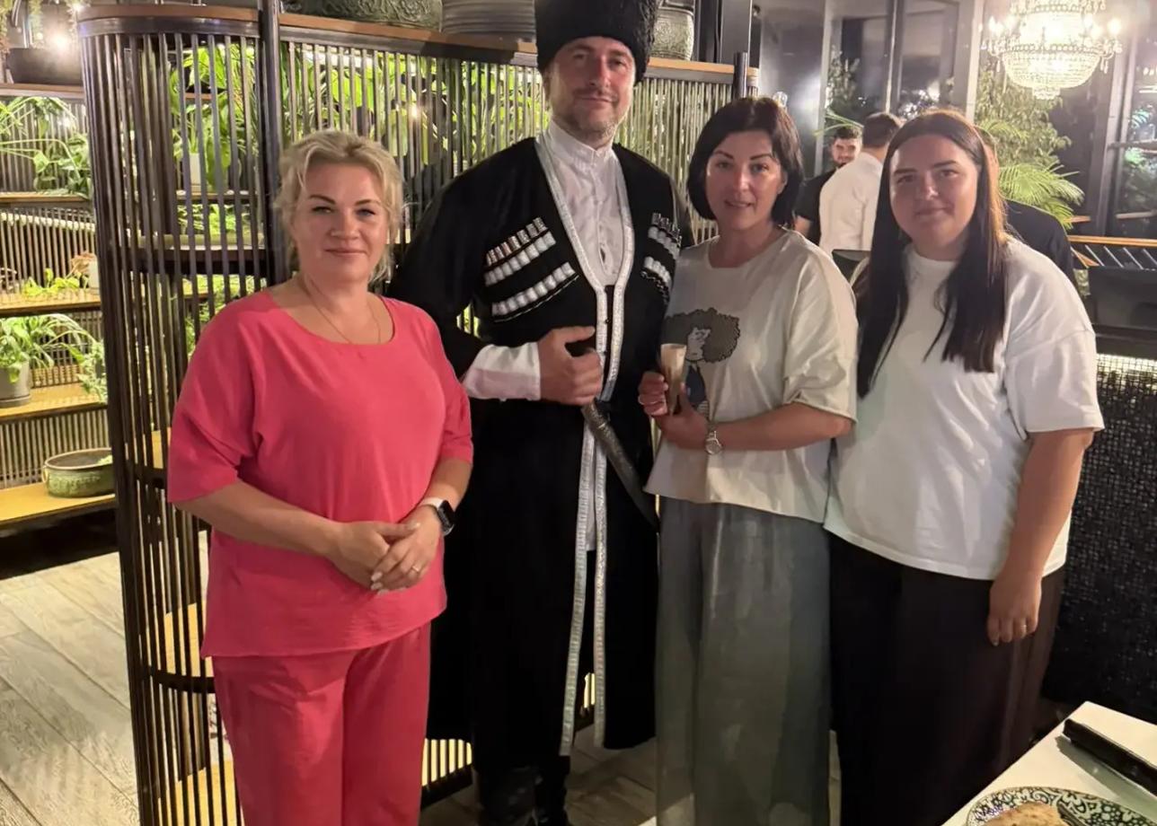 Спасибо большое за профессиональную организацию тура. Нам все очень понравилось! Каждый раз разные локации с потрясающими