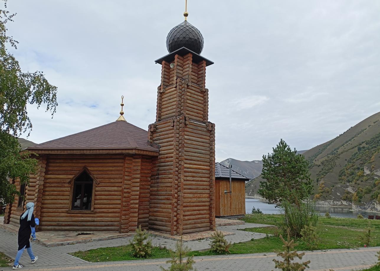 Отличная организация. Встречали и провожали. Быстро размещали в гостиницах. Очень комфортно. Экскурсоводы очень интересно и с