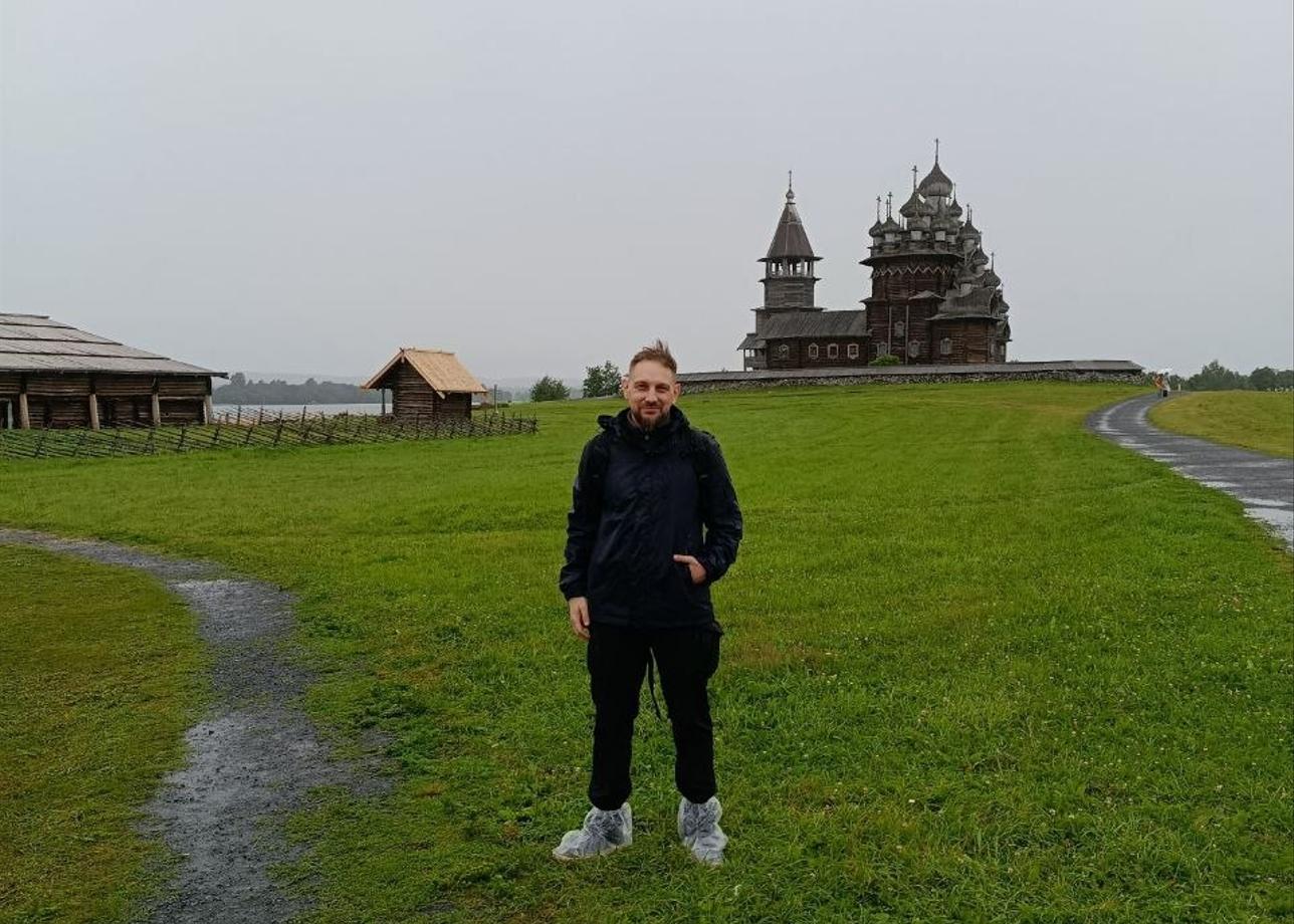 Все прошло отлично. Даже суровое северное лето, встретившее нас в первый день на автобусной экскурсии по