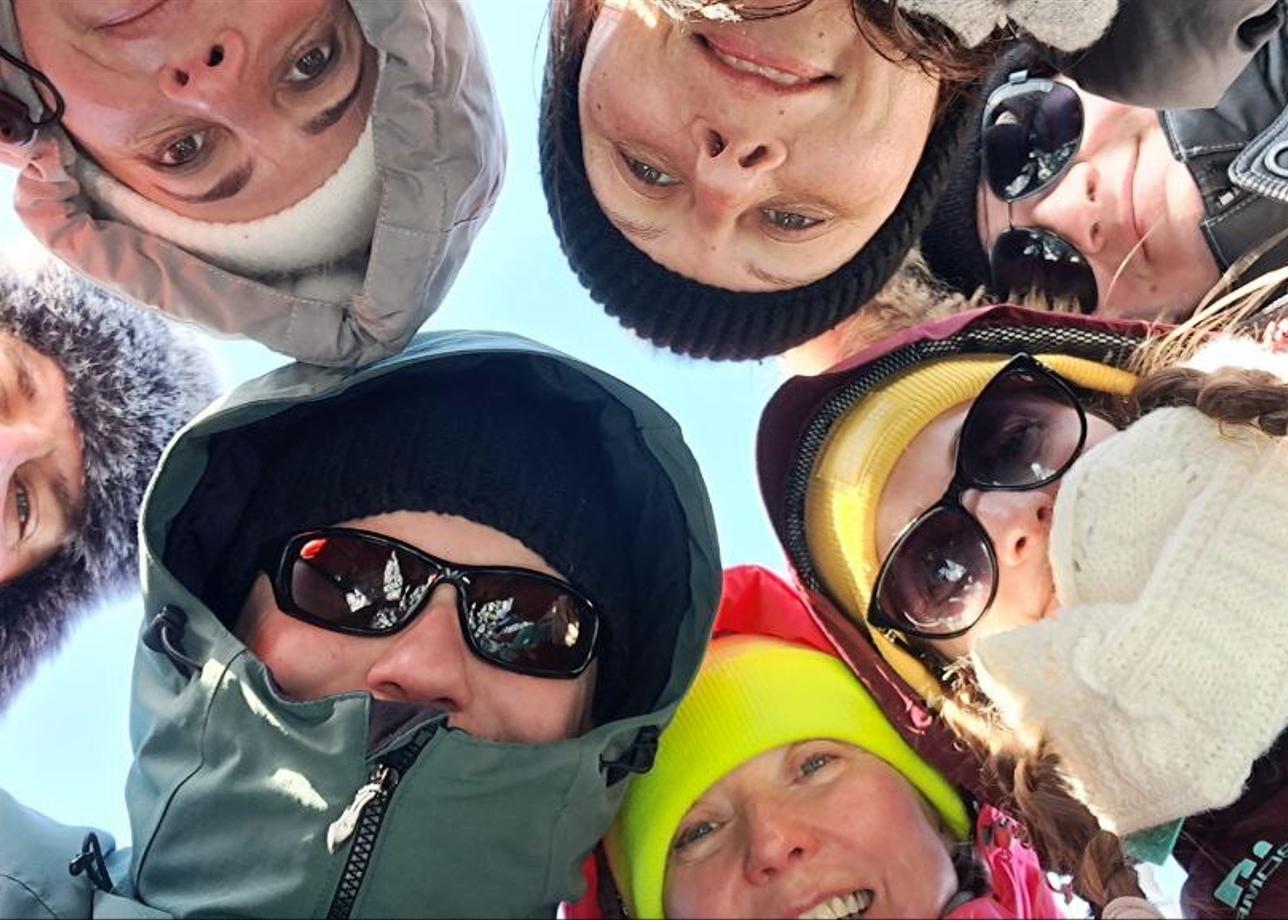 Тур «Лед Байкала. Всё включено» прошел на отлично в марте 2026 года. Во-первых, повезло с погодой: