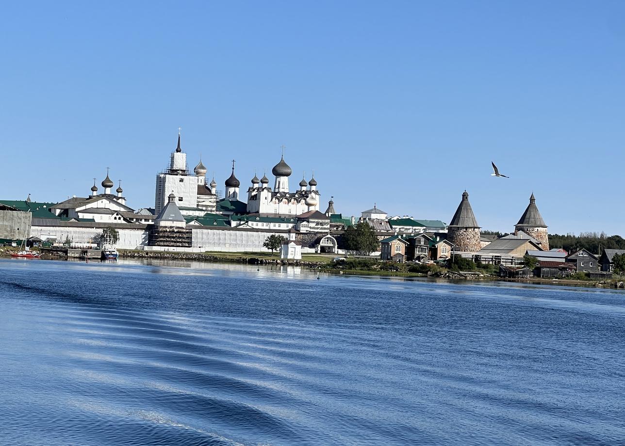 В целом все понравилось, красивая природа, экскурсоводы хорошие, особенно Наталья и парень на Кижи понравились. Не