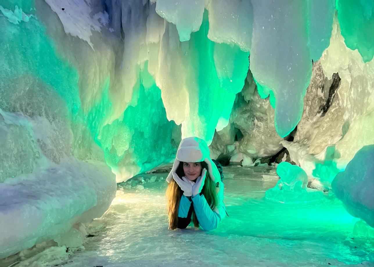 Тур «Лед Байкала. Всё включено» прошел на отлично в марте 2026 года. Во-первых, повезло с погодой: