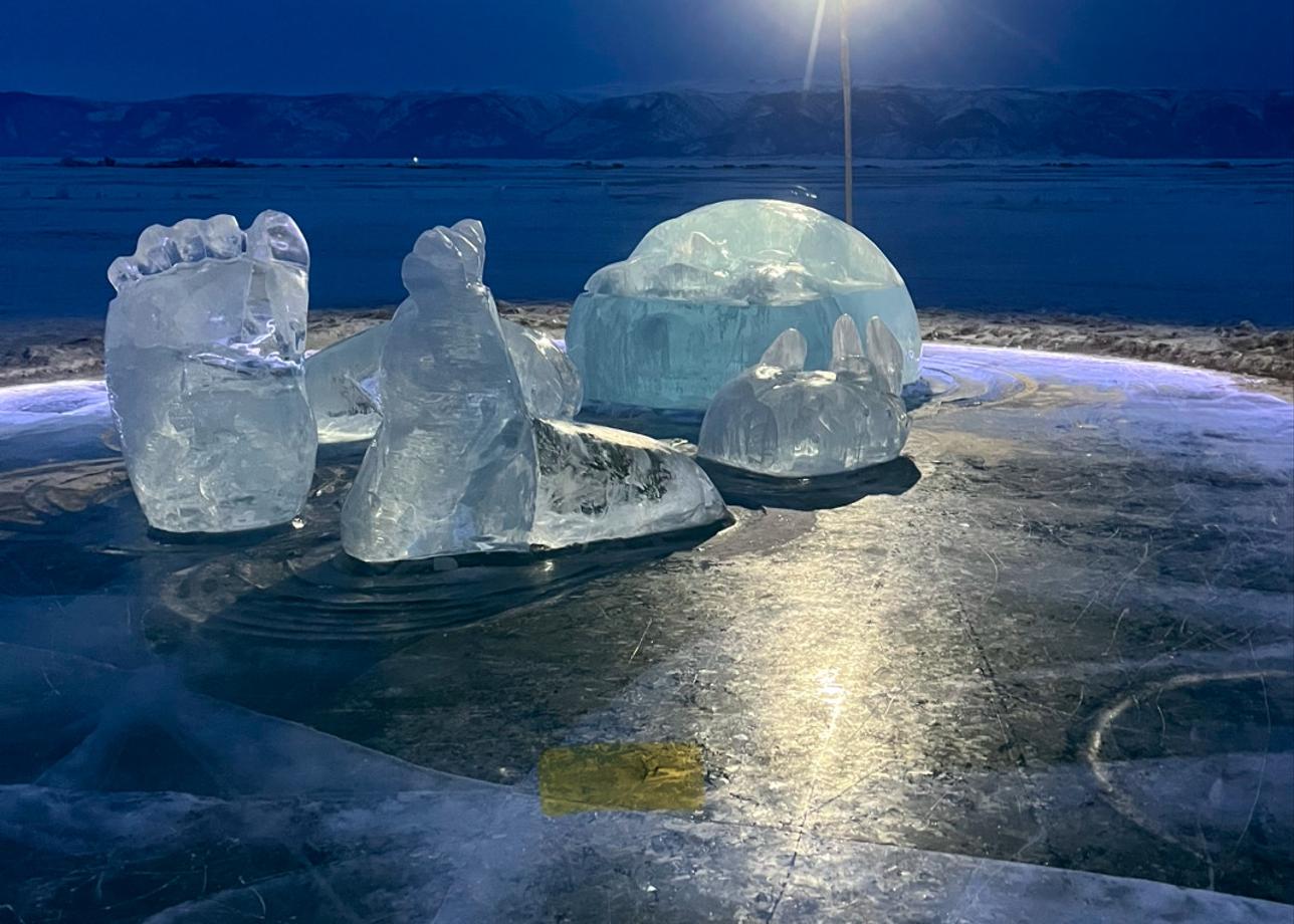 Тур «Лед Байкала. Всё включено» прошел на отлично в марте 2026 года. Во-первых, повезло с погодой: