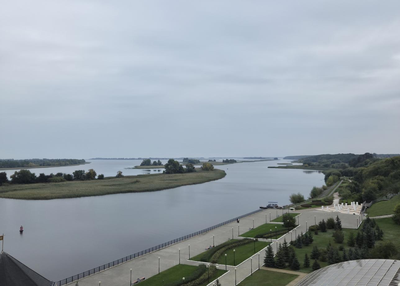 Тур очень хороший. Места для посещения красивые. Жилье и транспорт очень удобно