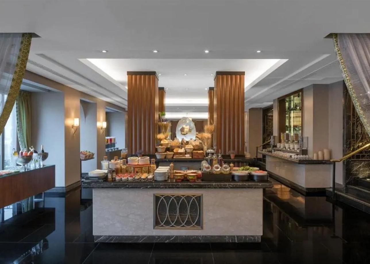 Отель «Коринтия»