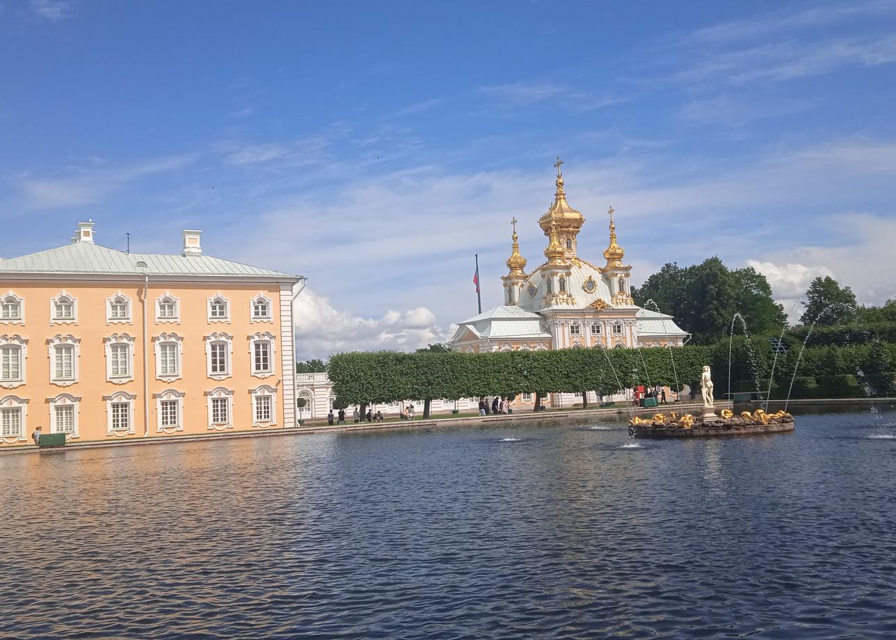 Замечательный тур! Действительно увидели знакомый и незнакомый Санкт-Петербург: дворцы, парки, Эрмитаж. Больше всего запомнились экскурсия в