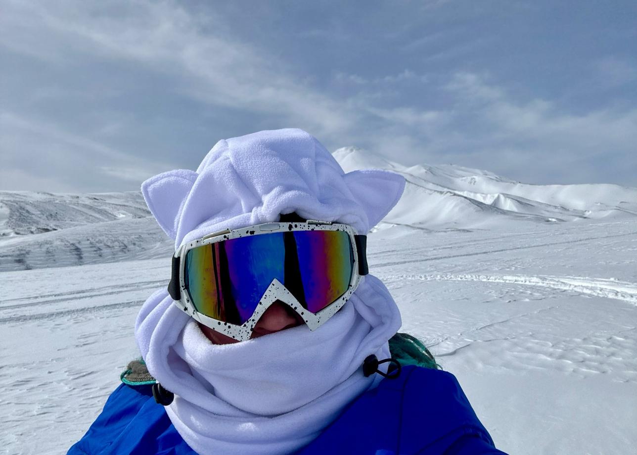 Нам все очень понравилось! Отличная организация, каждый день очень интересные поездки! Особенно перевал и пляж! Все