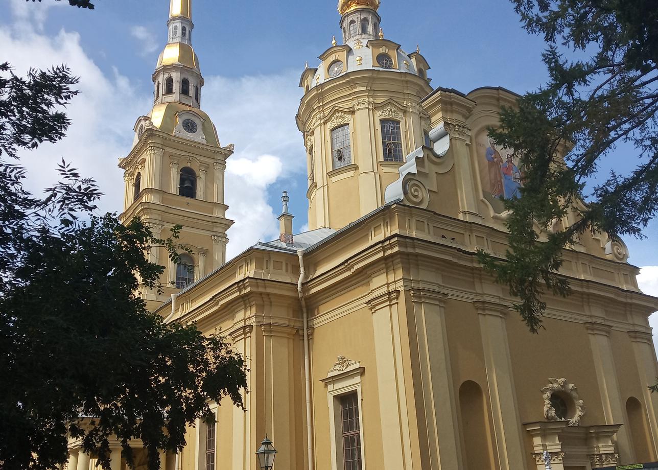 Короткий тур по основным достопримечательностям Санкт -Петербурга и выездом в Карелию. Подходит для первоначального знакомства с этими местами.