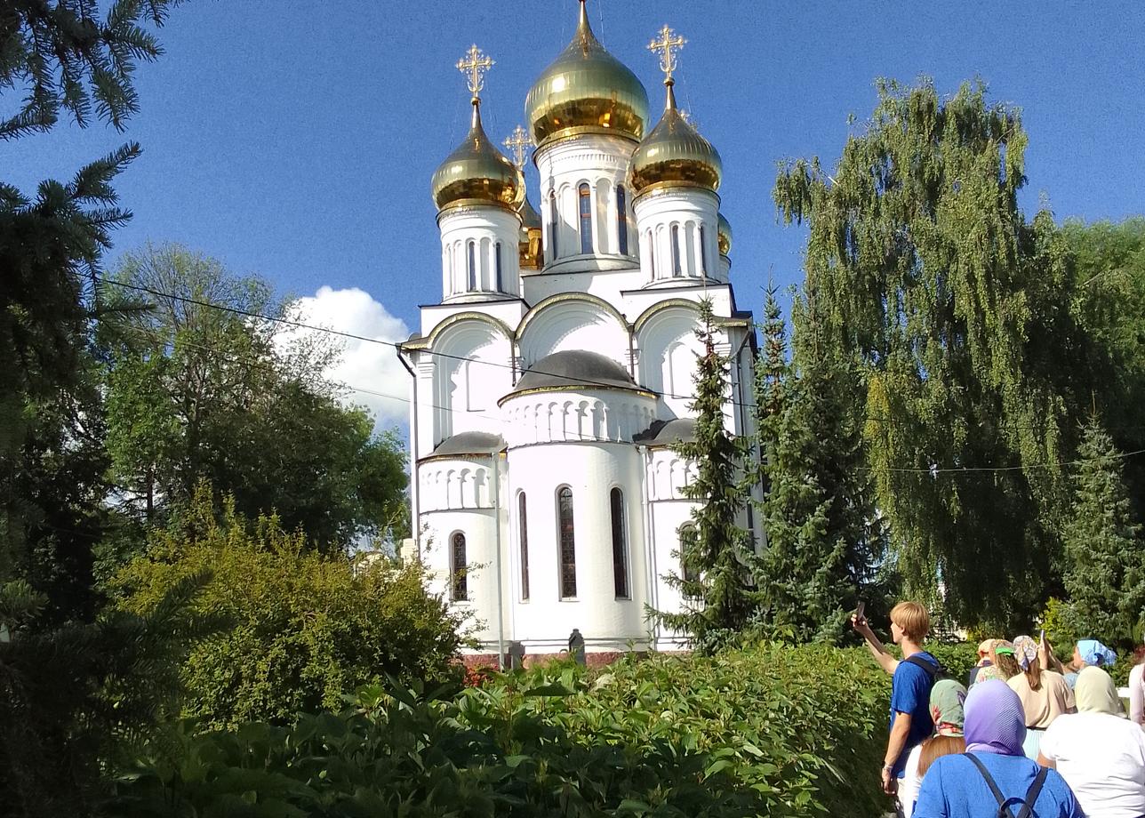 Осталась очень довольна, тур просто потрясающий! Старинные города, с их историей, архитектурой, красивейшая природа, самобытность каждого