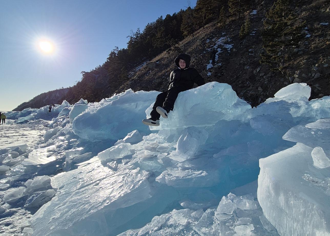 Сколько не смотреть фотографий и не слушать рассказов о Байкале, все равно величие природы поражает сразу.