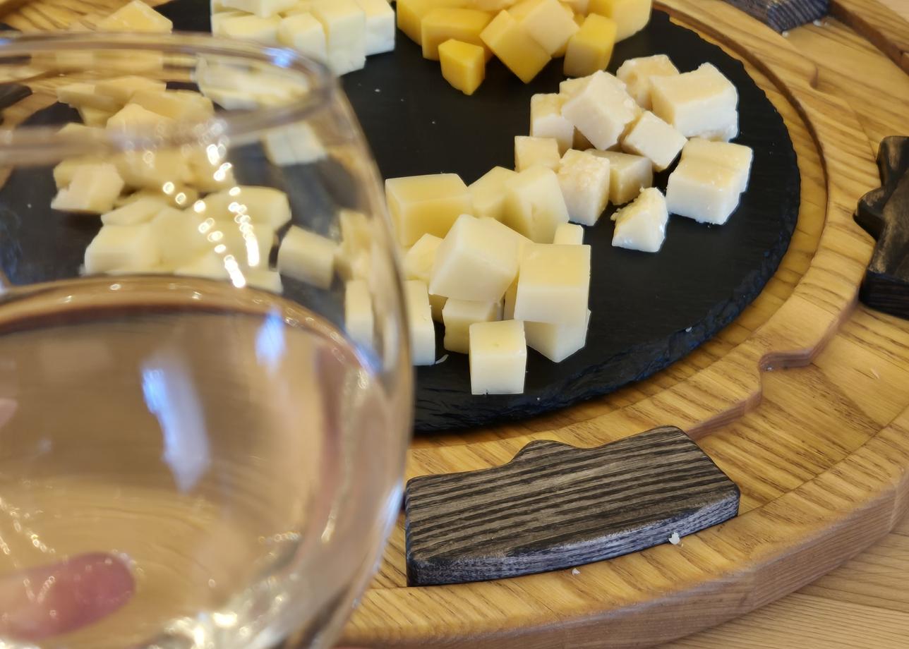 Организатор вовлеченный, туры наполнены отличными локациями, не было никаких проблем, всё отлично!