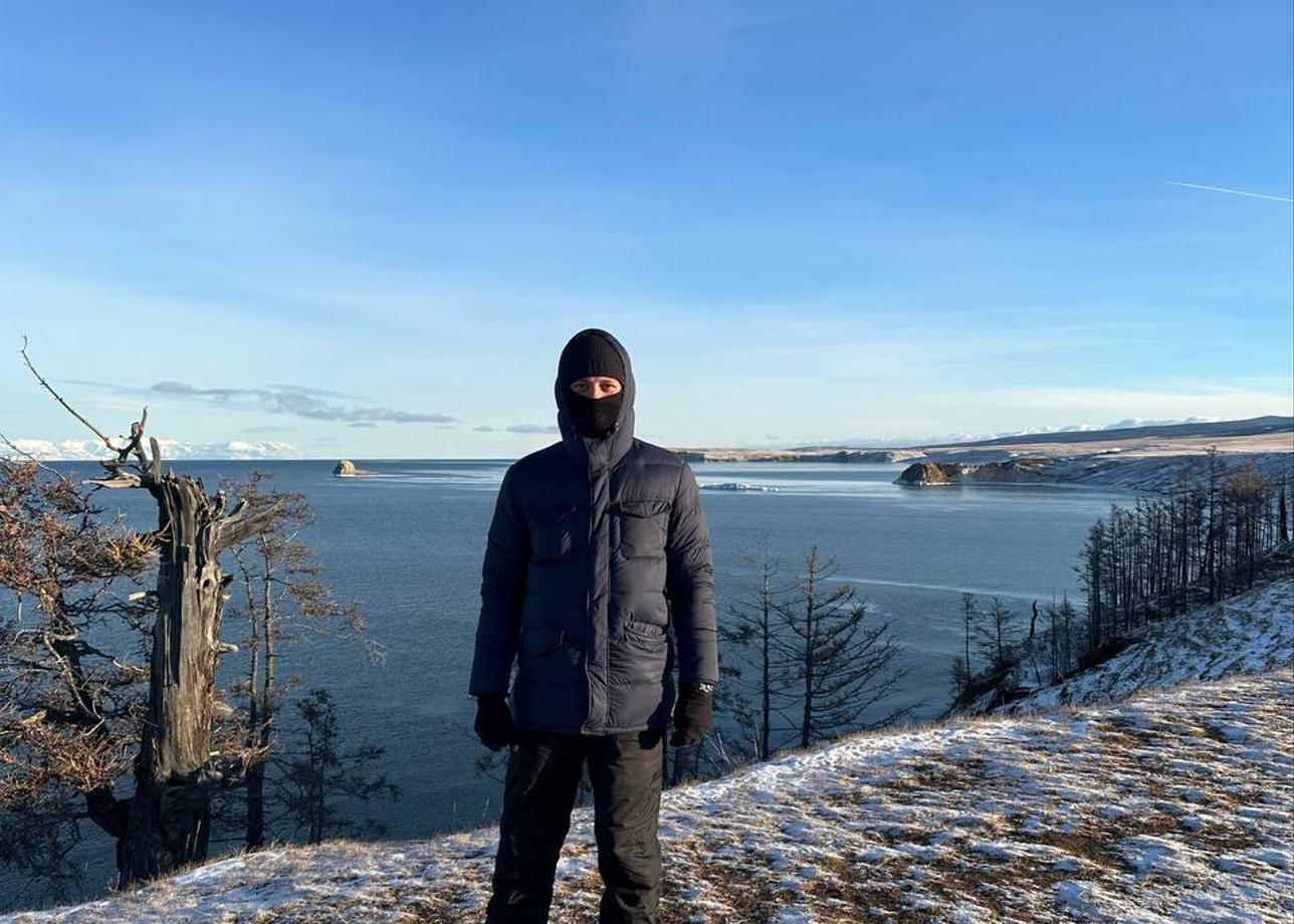 Были в межсезонье на Байкале. Байкал сам еще не застыл, снег лежит и девственная природа т