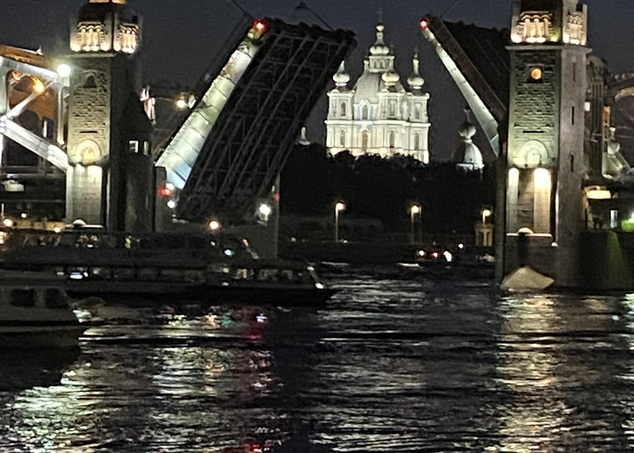 В Петербурге третий раз, данный тур просто великолепный, остались незабываемые впечатления. Замечательные экскурсии и отличные экскурсоводы!!!