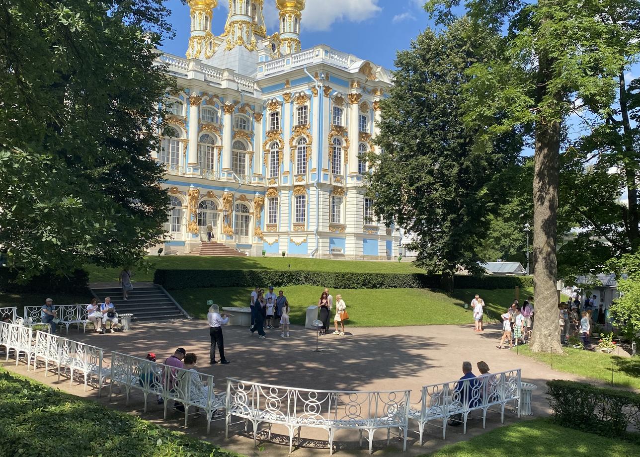 В Петербурге третий раз, данный тур просто великолепный, остались незабываемые впечатления. Замечательные экскурсии и отличные экскурсоводы!!!