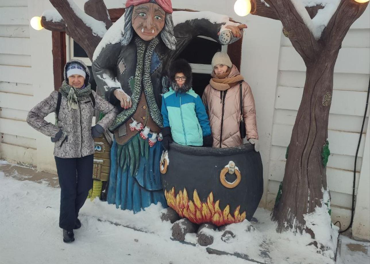 В целом всё отлично: встреча на вокзале, индивидуальный трансфер, размещение, очень насыщенная и интересная программа, повезло