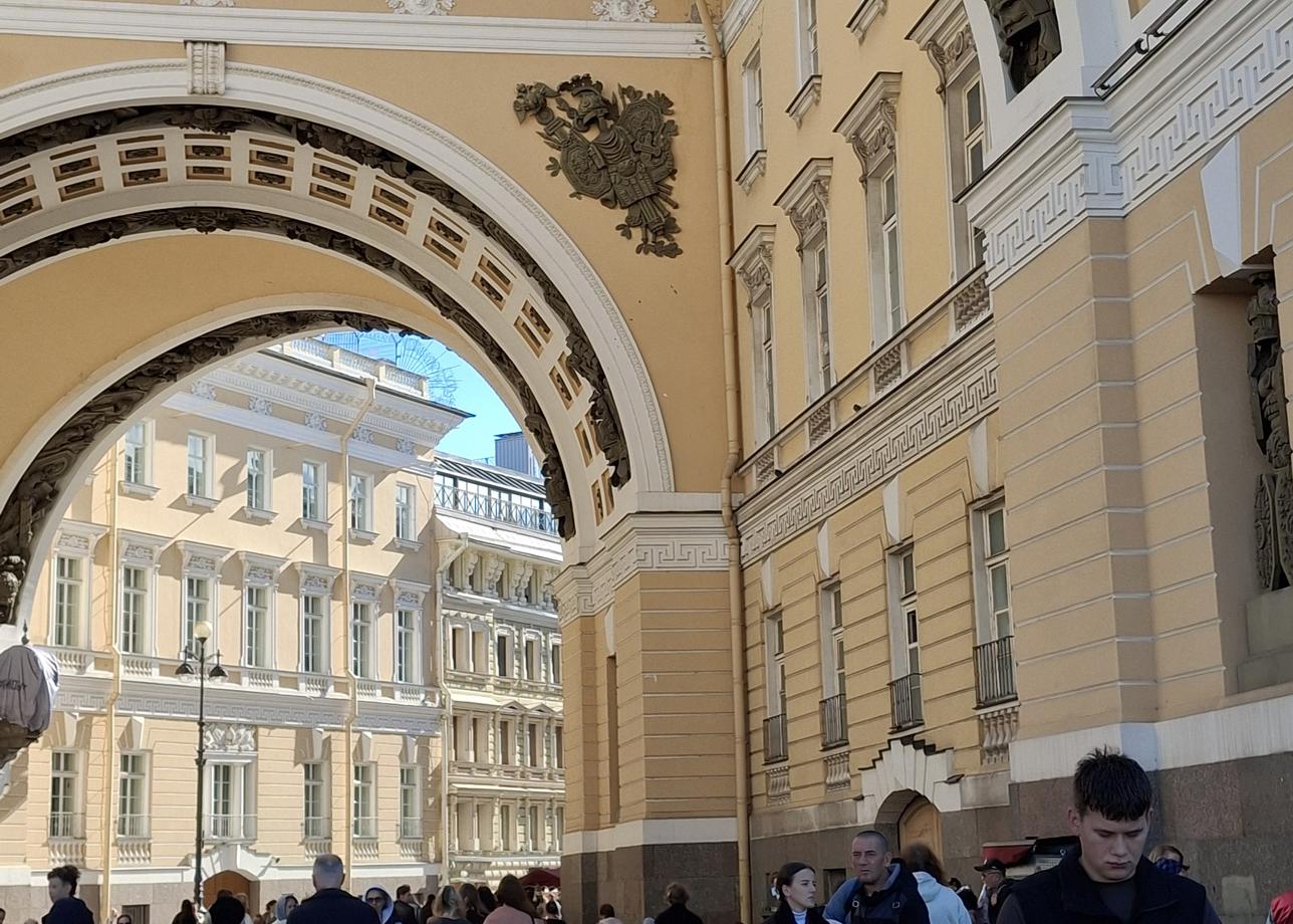 Отдохнули в Питере отлично с "Большой Страной", очень понравилось, а самое главное бюджетно.