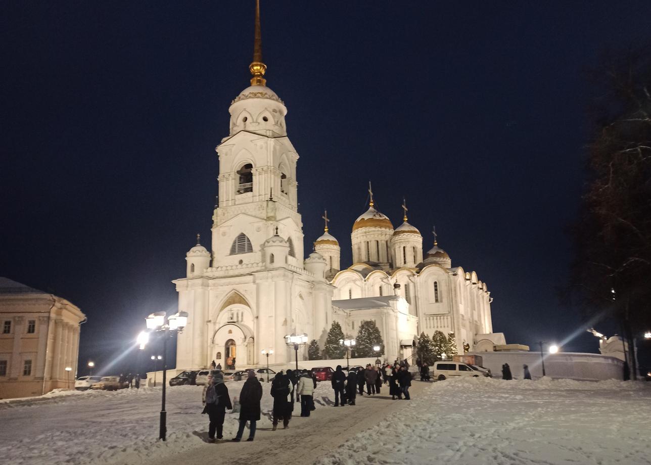 Интересная программа, но нам еще повезло с гидом. Галина Анатольевна рассказывала практически всю дорогу понятно, интересно,