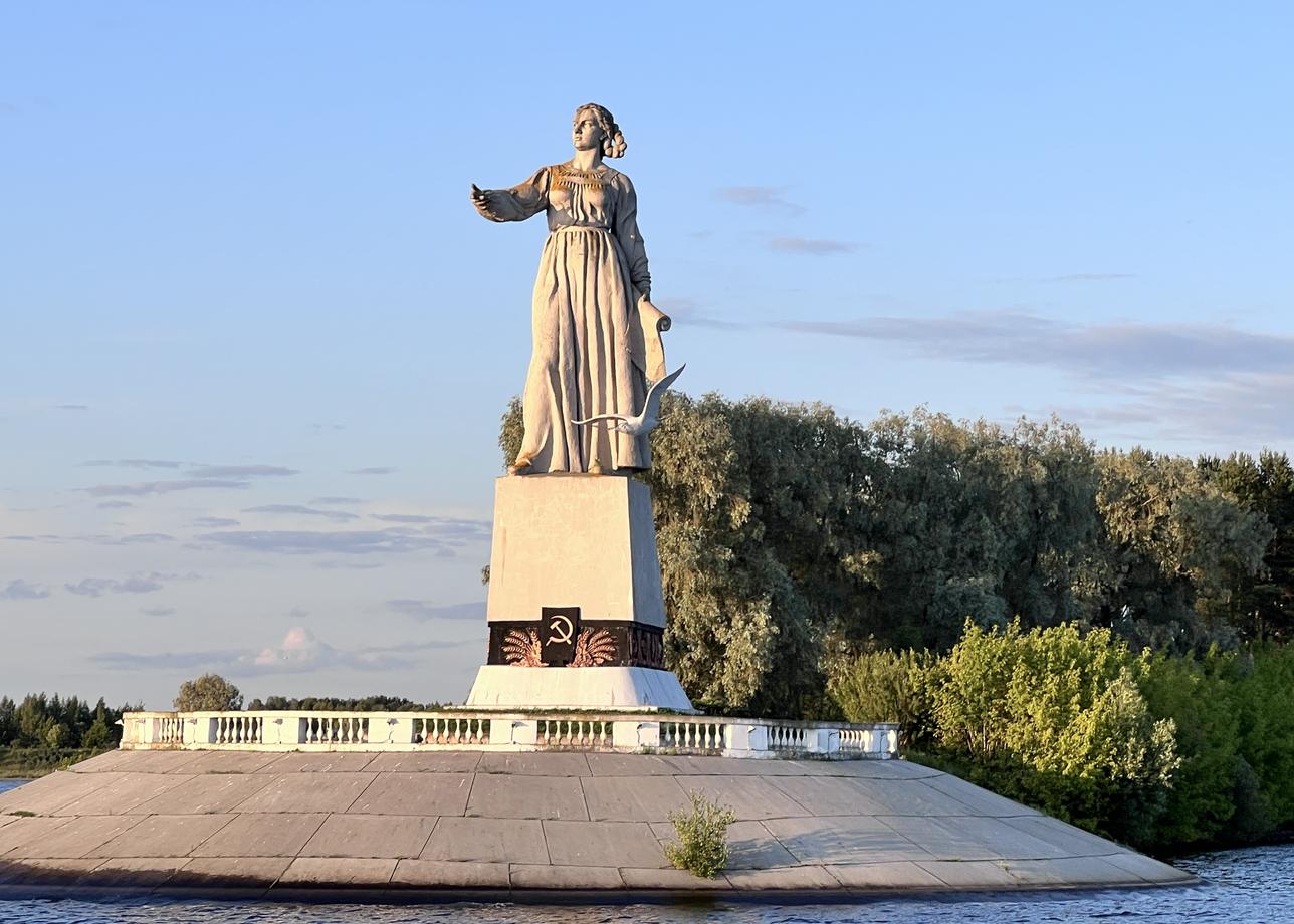 Организаторам пришлось трудно: интернет в Ярославской области оказался целыми днями отключён, непросто было контролировать 40 человек.