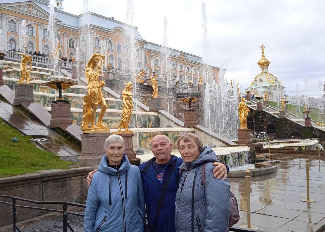 Организатор "Большая страна" очень нас выручил и поездка в Питер была потрясающая, особенно это оценили мои родители пенсионного возраста.