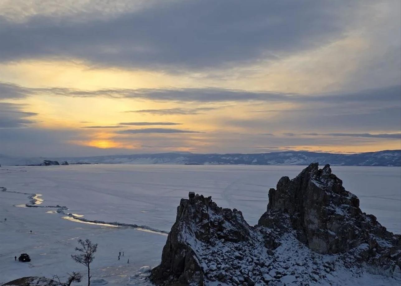 Поездку на Байкал мы с мужем давно планировали и вот наконец то получилось съездить. Программа тура