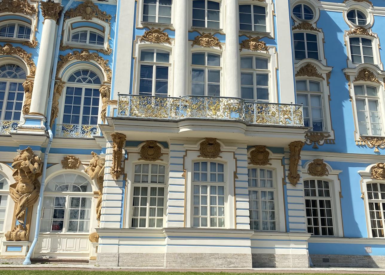 В Петербурге третий раз, данный тур просто великолепный, остались незабываемые впечатления. Замечательные экскурсии и отличные экскурсоводы!!!