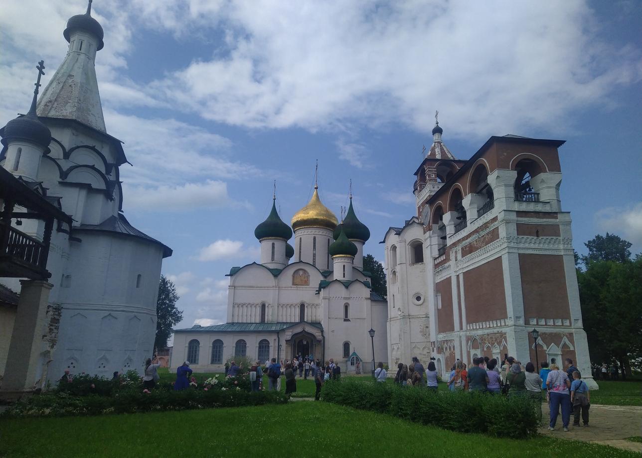Хороший тур. Прекрасное экскурсионное обслуживание, высококвалифицированные водители, комфортабельный автобус. Организация питания тоже прекрасная, брала полный пансион