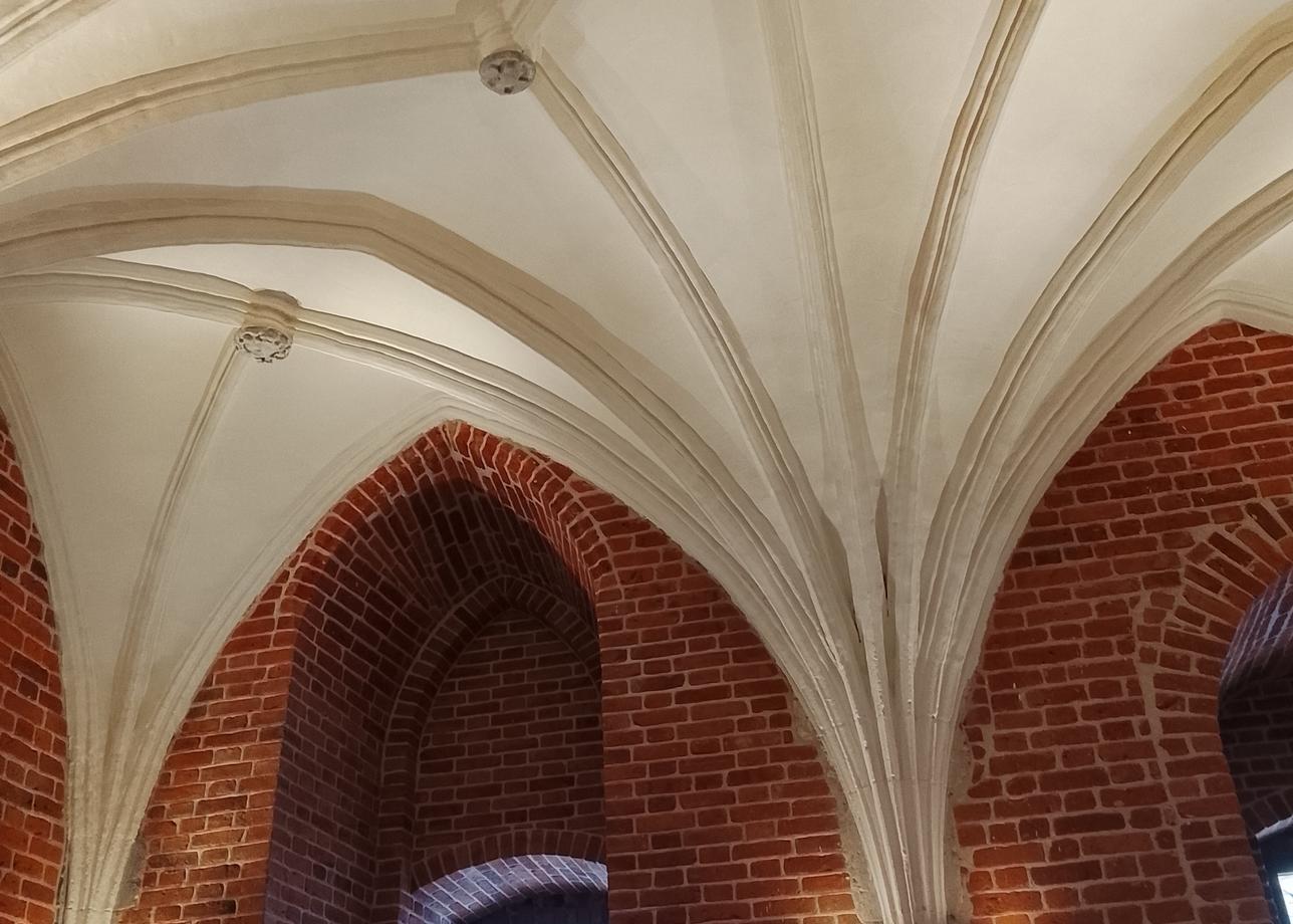 Добрый день. Прекрасный тур. Все продумано до мелочей. Экскурсии прекрасные, насыщенные. Экскурсоводы замечательные. Очень видно, что