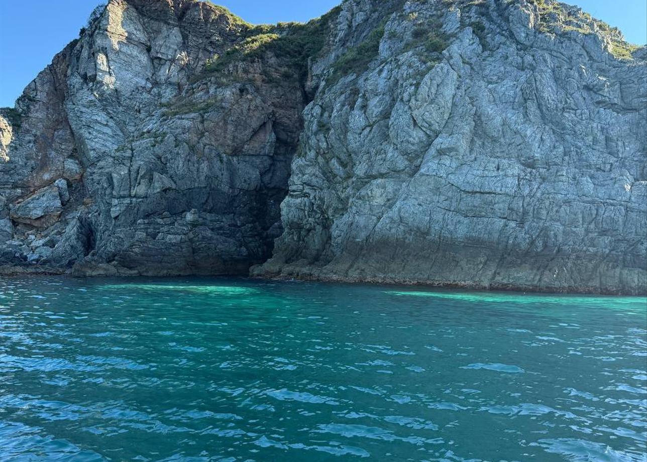 Без нареканий, все услуги превзошли ожидания. Высококвалифицированные гиды, приятные водители, места размещения уютные, чистые, вкусные завтраки!