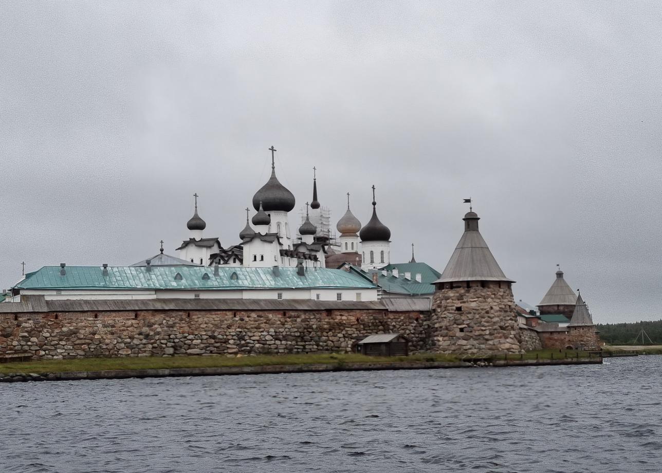 Замечательное насыщенное впечатлениями путешествие. Немного не повезло с погодой, отменились морские экскурсии, но программа была удобно