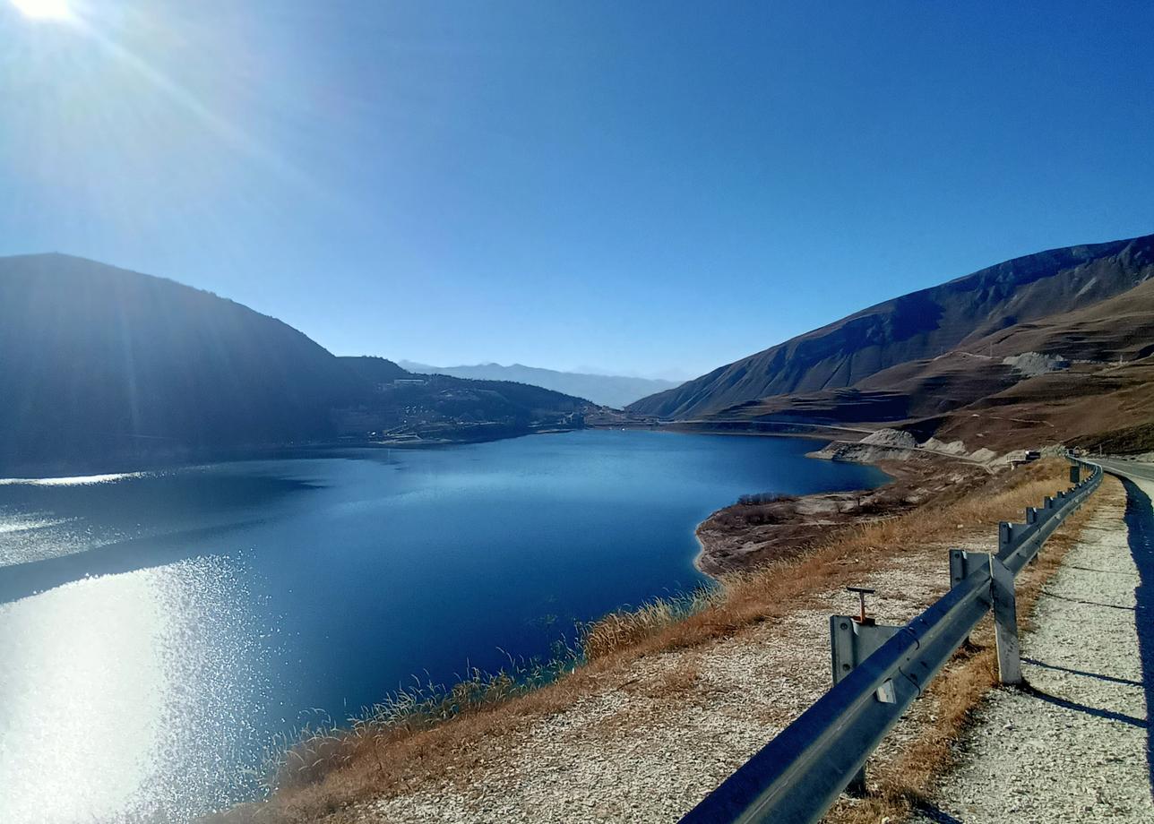 Программа тура составлена таким образом, что смогли посетить все достопримечательности (в основном это горная местность) в