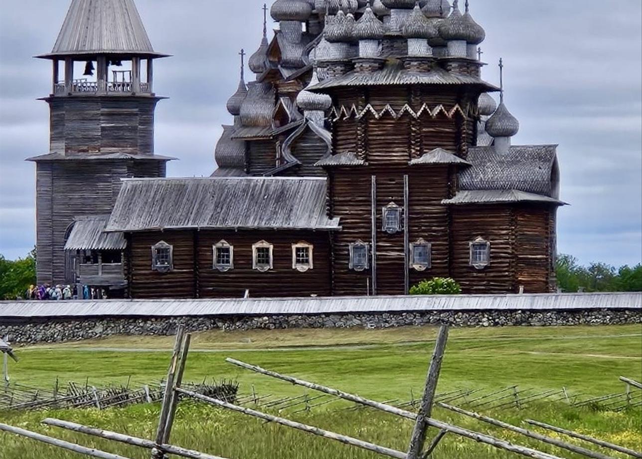 Очень насыщенная поездка по Карелии и на Соловки. Все очень понравилось, принимающая компания и гид Анна
