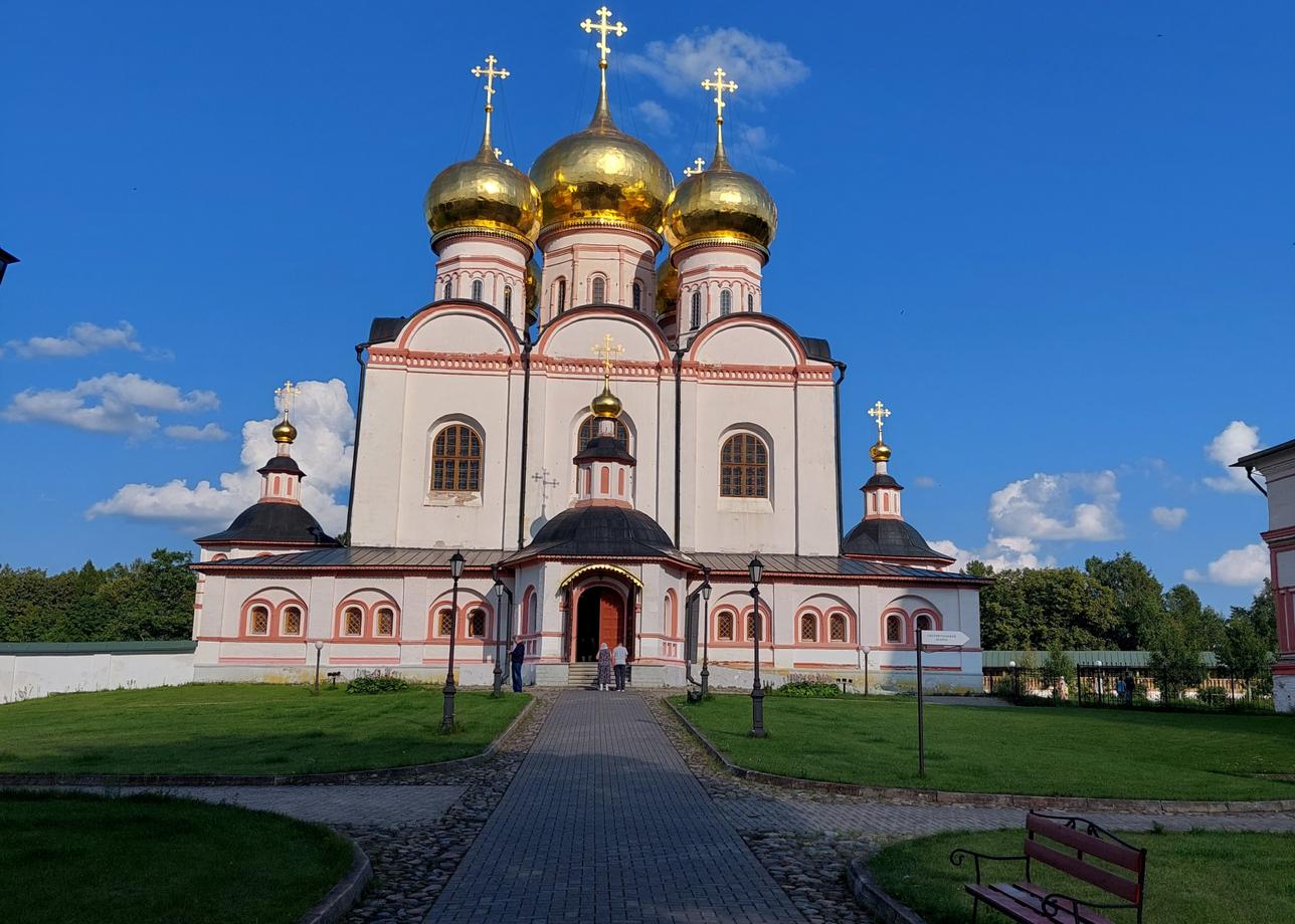 Программа тура очень насыщенная и разнообразная, очень интересно узнать и увидеть историю своей страны с 10 века и до наших дней. Прекрасная природа.