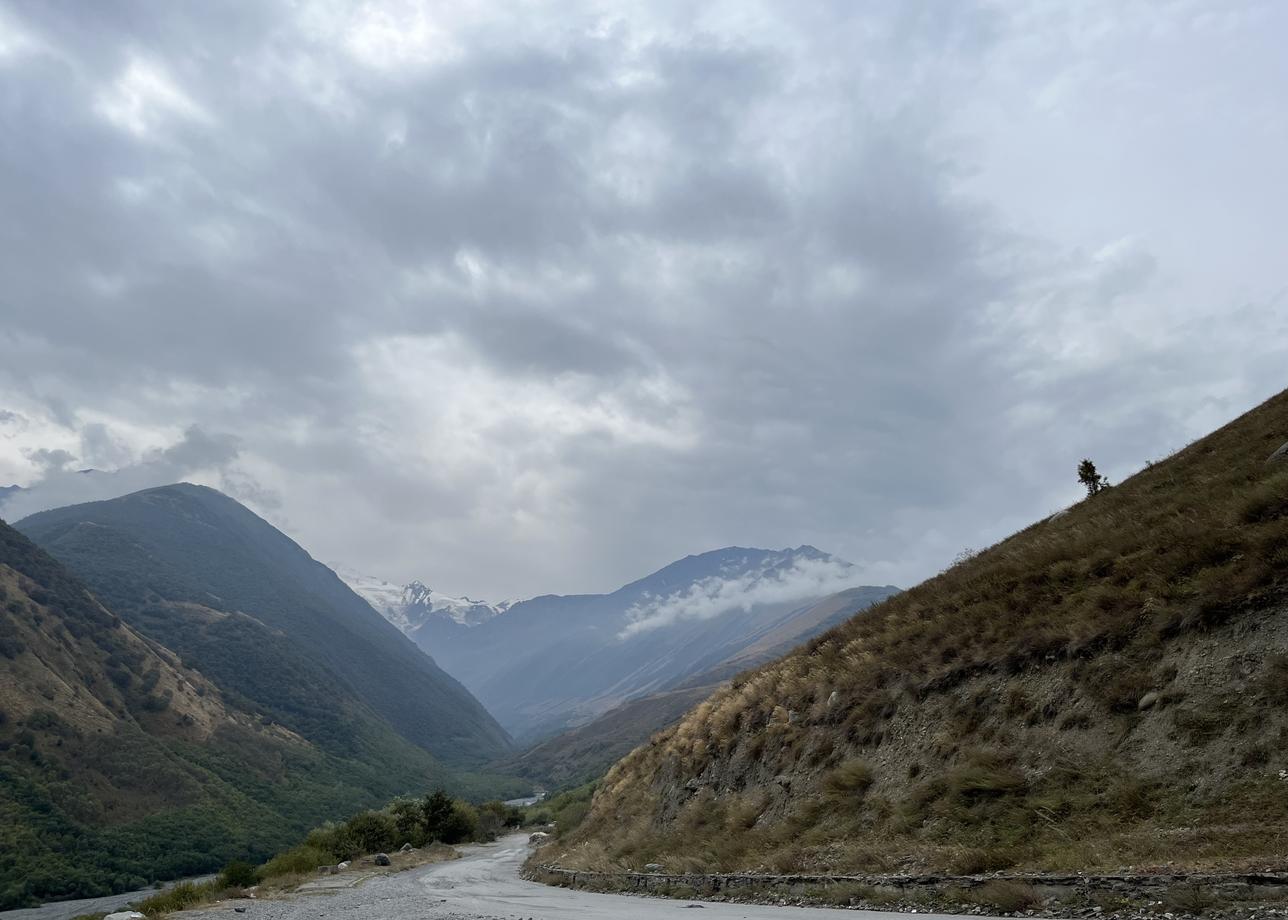 Поездка на Кавказ стала для меня чем-то большим, чем просто тур. Горные пейзажи завораживают — кажется,