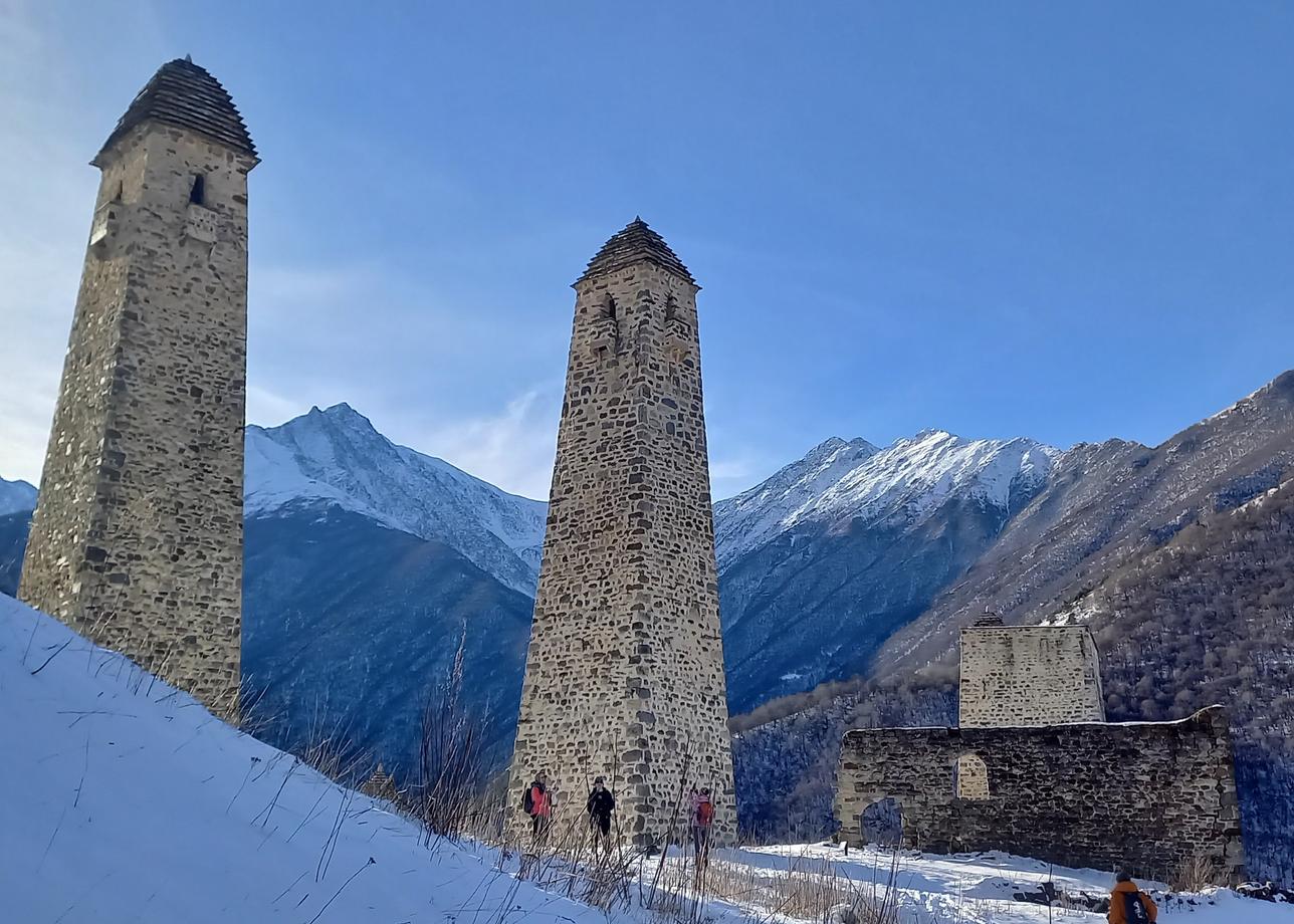 Недавно вернулись из солнечной Ингушетии. Тур 6 дней, из них 2 дня - трансфер, 4 дня- трекинг.