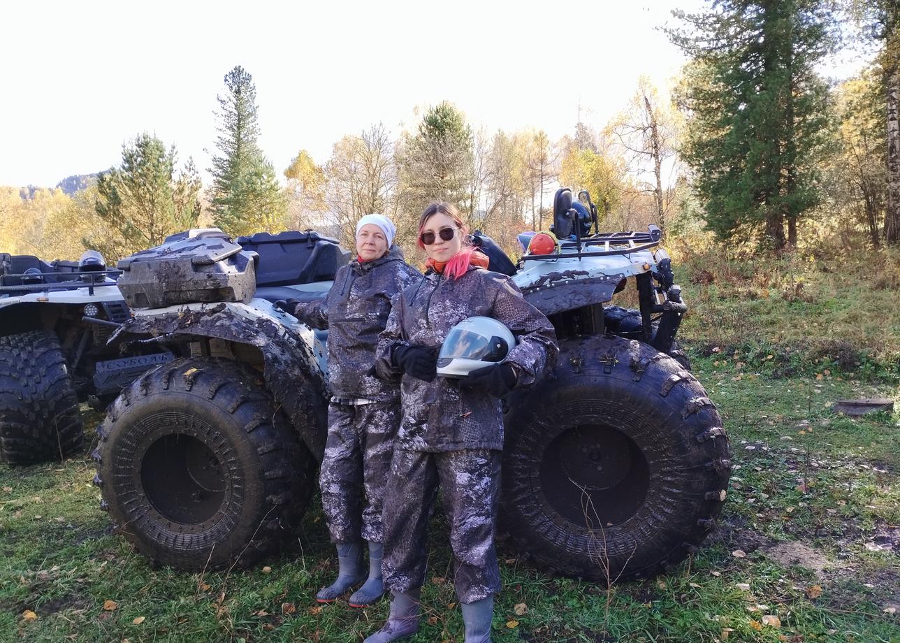 Осенний Алтай прекрасен сам по себе, но нам сильно повезло с туром. Наши гиды, Дмитрий и