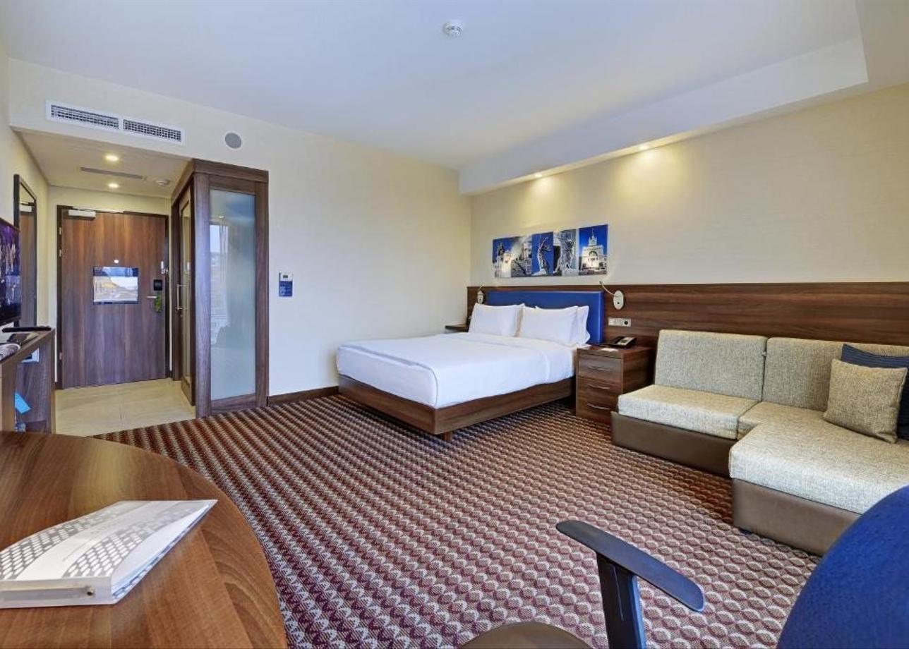 Отель «Hampton by Hilton»