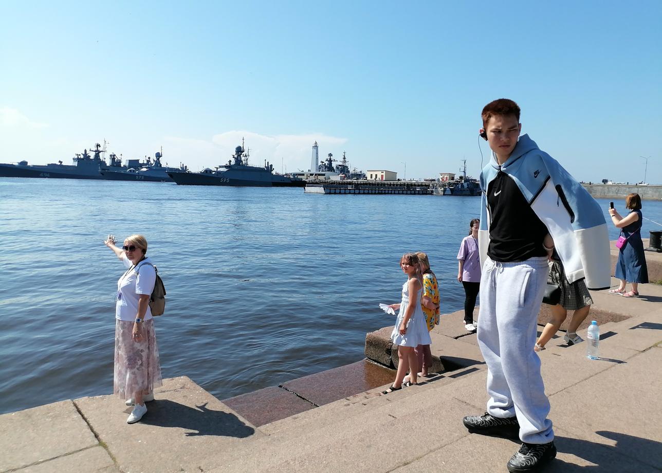 Тур понравился, приятные, доброжелательные гиды, в гостинице персонал доброжелательный, отзывчивый. Больше всех понравилось в Петергофе и Кронштадте.