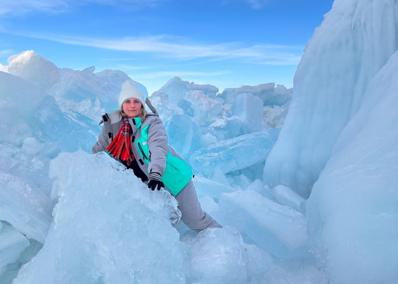 Тур «Лед Байкала. Всё включено» прошел на отлично в марте 2026 года. Во-первых, повезло с погодой: