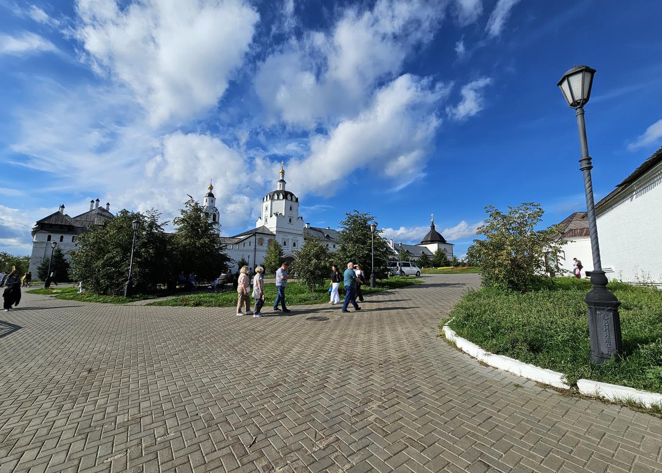 Поездка прошла отлично! Программа очень насыщенная, но мы были к этому готовы. Большое спасибо Наджие (не