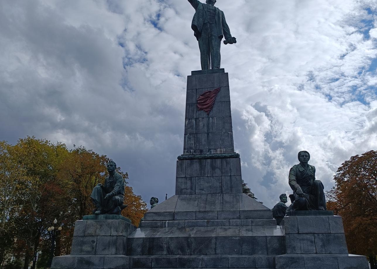 Отличное путешествие по полуострову! Наш гид, Виктория Евгеньевна, доступно и позитивно освещала особенности и достопримечательности нашего