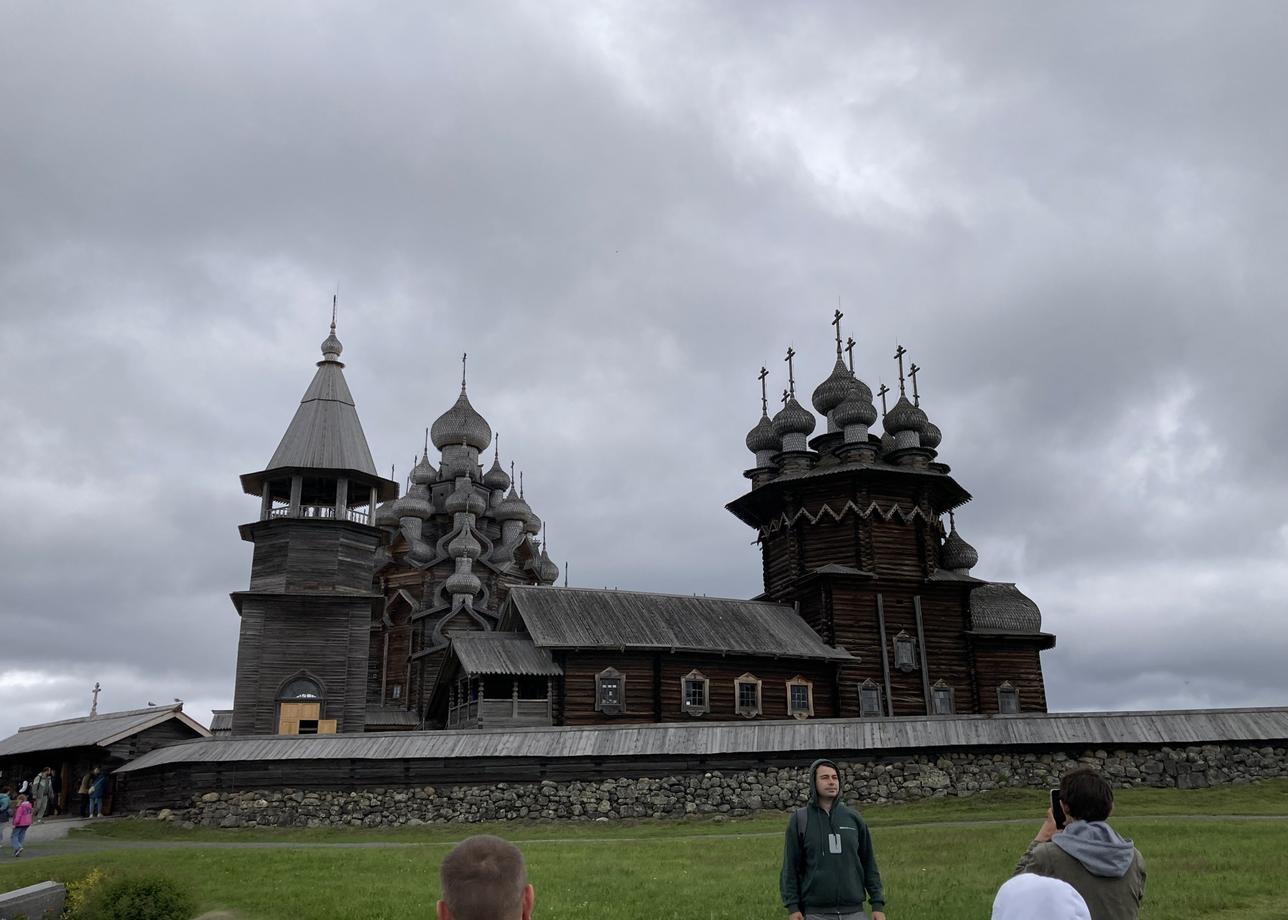Тур очень понравился. Экскурсии содержательные!! Экскурсоводы добродушные и много знающие. На любой дополнительный вопрос могли ответить.