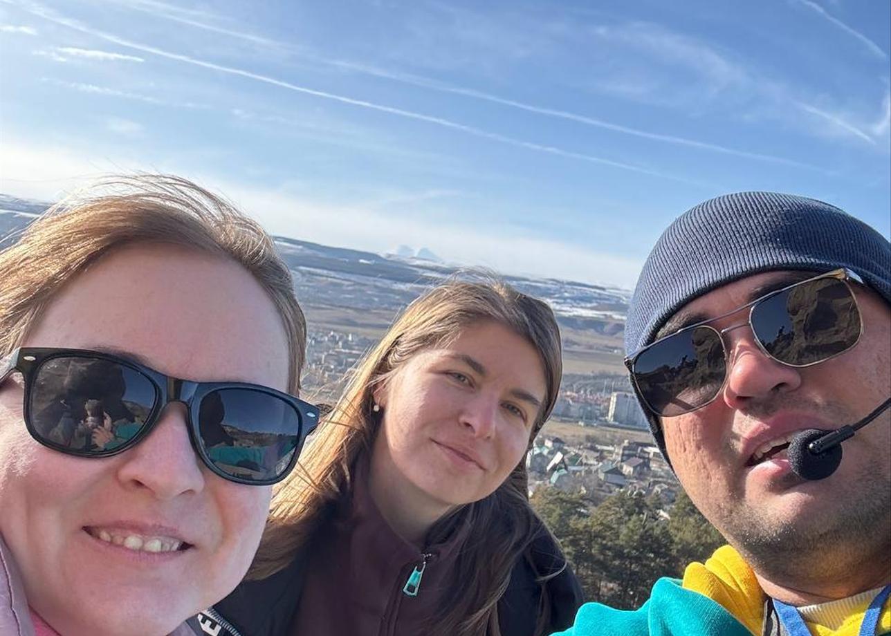 Тур отличный. Всё умеренно. Никуда не бежали. Никуда не торопились. На всех локациях даётся время погулять, всё посмотреть, зайти в магазин, в кафе