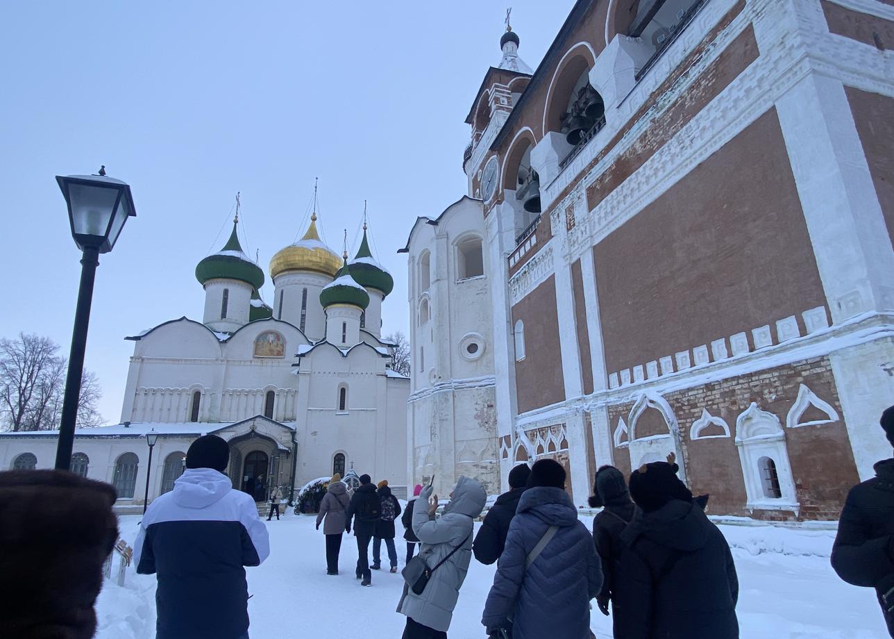 Ездили в новогодние праздники 3-4 января. Тур понравился, впечатлений много, размещение в гостинице на окраине Суздаля