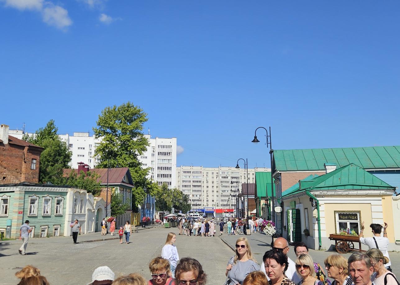 Группы не перегружены, транспорт вовремя и комфортный, гиды компетентны, служба поддержки оперативна.