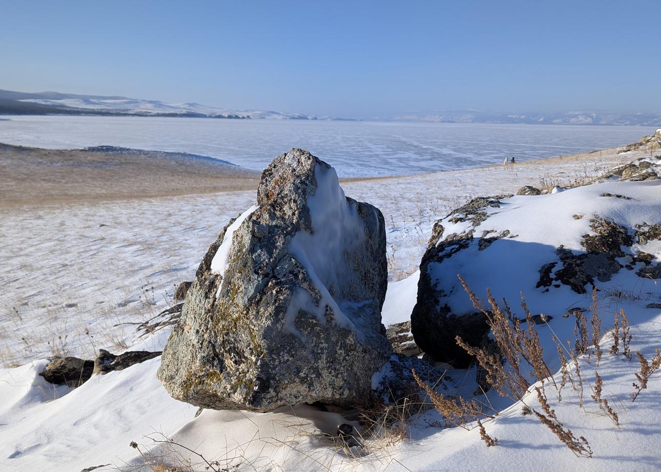 Самый прекрасный тур на Байкал! Были в почти в конце января, лёд уже окреп, буханки ездили.