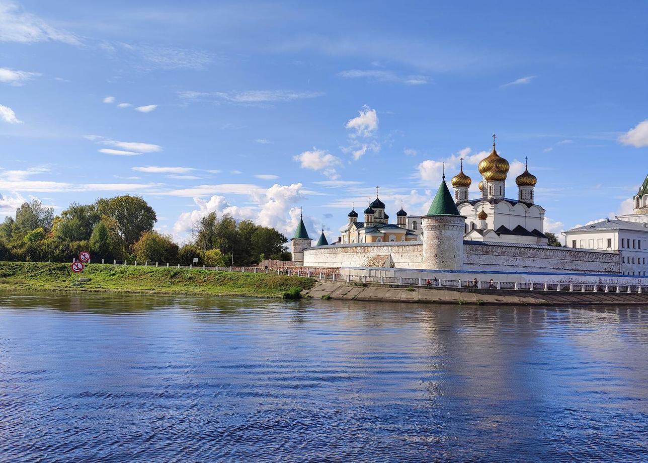 Нам очень понравилась поездка. Были хорошие условия проживания и сытная еда. Может быть немного перенасыщена программа,хотелось