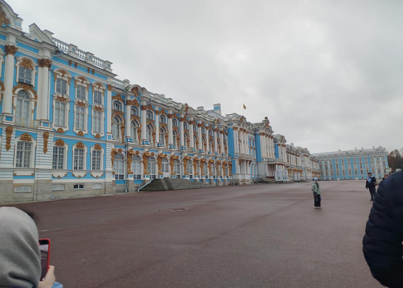 Очень понравился тур, отдельное внимание гиду. Рассказы и экскурсии интересные, не монотонные. В людных местах выдавали наушники