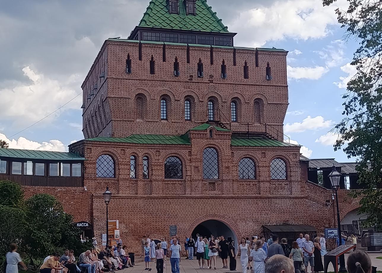 Тур интересный, разнообразный, с погодой повезло, лишь в один день нас дождь застал во время прогулок по Нижнему Новгороду.
