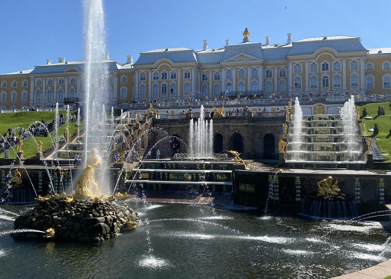 В Петербурге третий раз, данный тур просто великолепный, остались незабываемые впечатления. Замечательные экскурсии и отличные экскурсоводы!!!